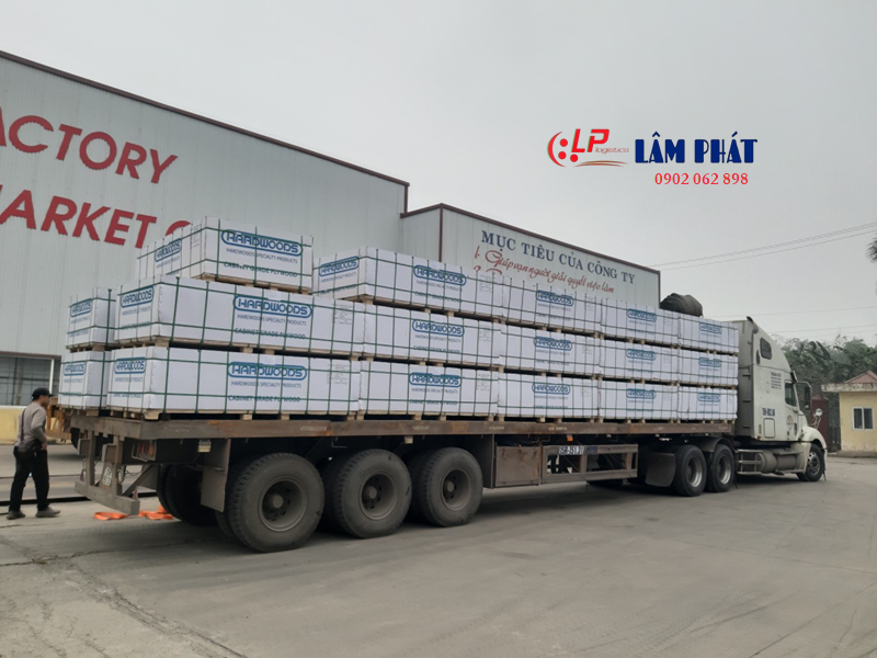 Dịch vụ vận chuyển gỗ ván ép Lâm Phát Logistics giúp doanh nghiệp tiết kiệm chi phí.