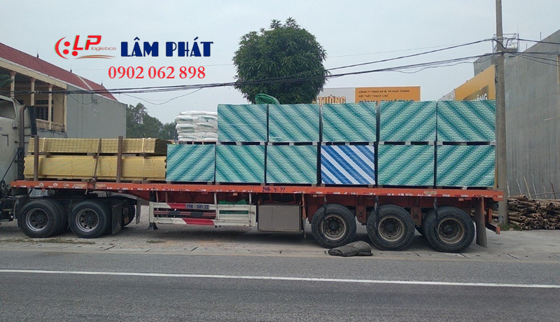 Công ty vận tải xe container Lâm Phát Logistics chuyên nhận giao hàng hóa liên tỉnh liên miền.