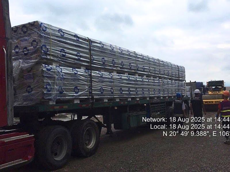 Quy trình xếp dỡ chuyên nghiệp khi vận chuyển tấm panel Quảng Nam tại Lâm Phát.